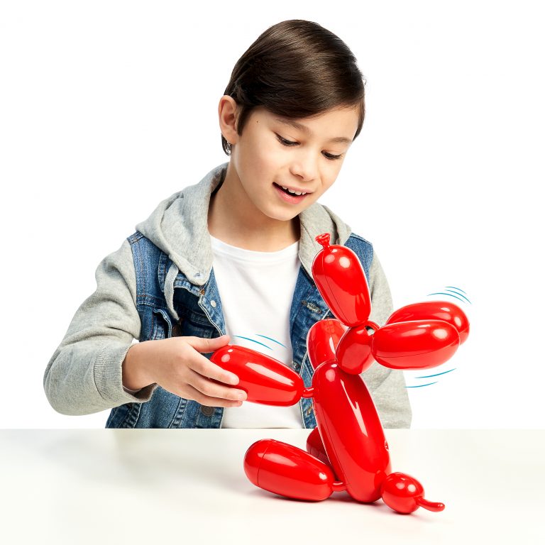 Squeakee The Interactive Balloon Dog 60 Sounds and Movement Kids Toy **NEW** 