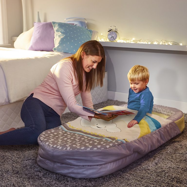 Etoiles et Nuage - Mon tout premier ReadyBed - lit gonflable pour enfants  avec sac de couchage intégré - Moose Toys
