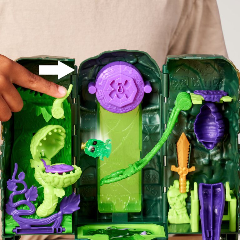 TREASURE X Lost Lands Skull Island Swamp Tower Micro Playset, 15 Levels of  Adventure. Survive The Traps and Discover 2 Micro Sized Action Figures.